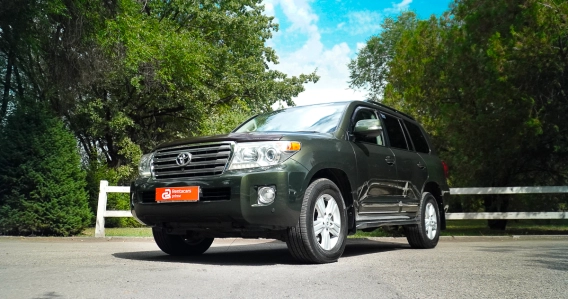 Toyota Land Cruiser 200 Green