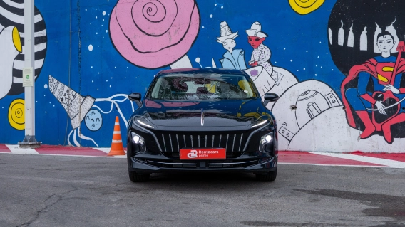 Hongqi E-QM5